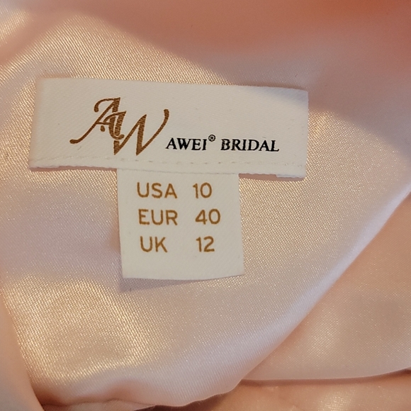 Awei Woman's Bridal Dress - Picture 10 of 10